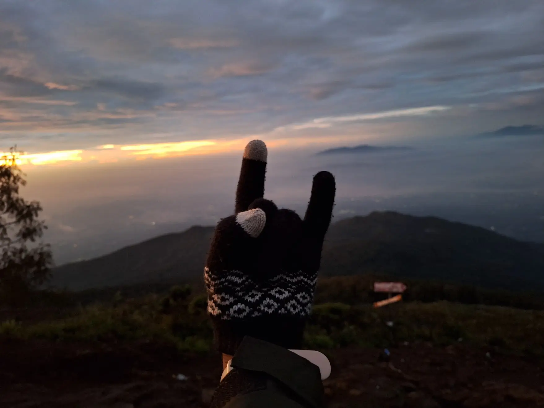/posts/pendakian-ciremai/featured-image.webp